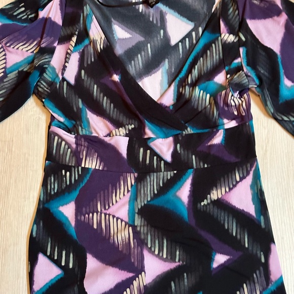 Women’s Attention Multicolor V-Neck Blouse, Size M, Short Sleeve, Stretchy, Cute - Picture 2 of 16